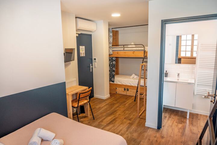 Room 16 of 38