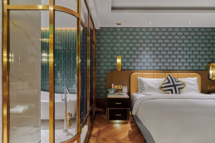 Room 21 of 48