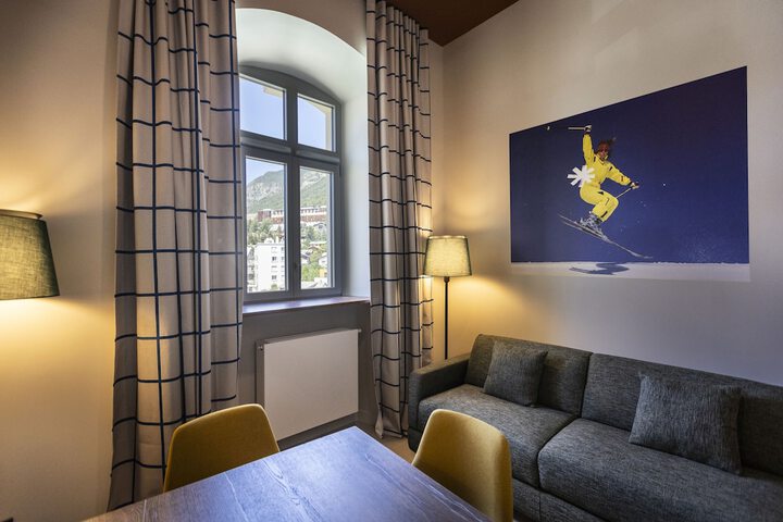 Room 5 of 18