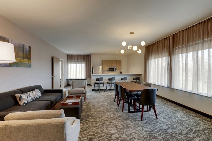 Lounge 57 of 63