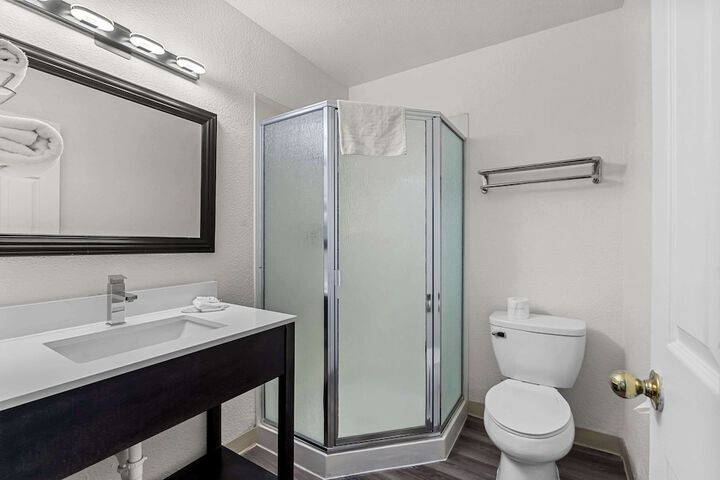 2 Double Beds (3 of 6)