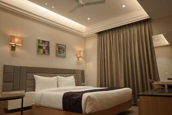 Room 4 of 24