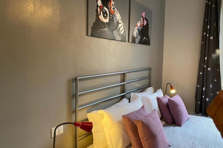 Room 9 of 32