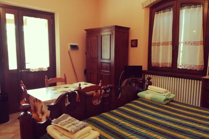 Room 44 of 100