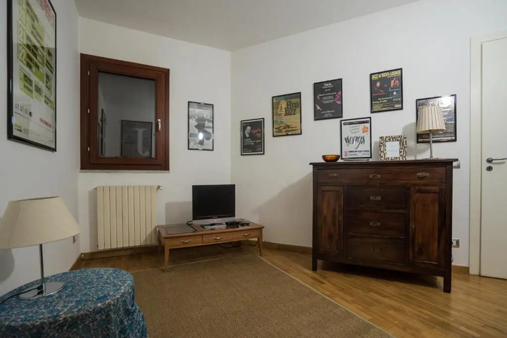 Room 4 of 7