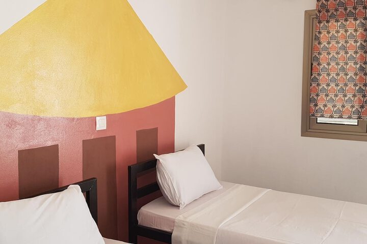 Room 8 of 37