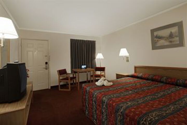 Room 10 of 16