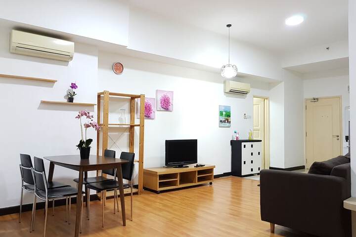 Room 7 of 9