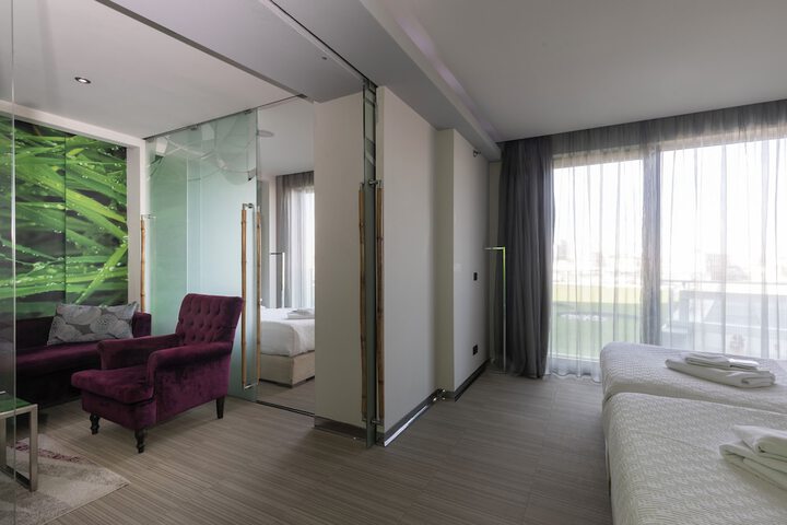 Room 9 of 35