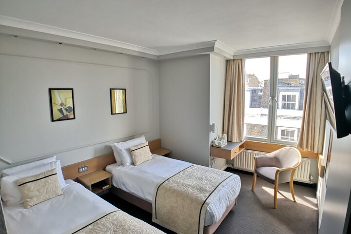 Room 5 of 44
