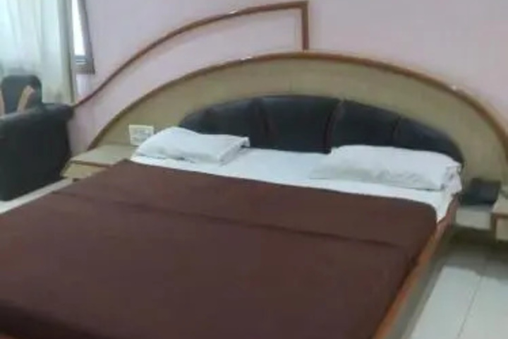 Room 5 of 15