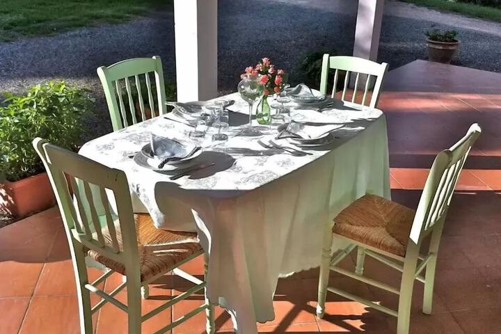 Dining 18 of 49
