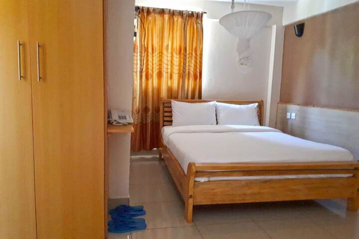Room 8 of 32