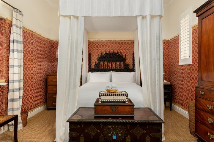 Room 5 of 11