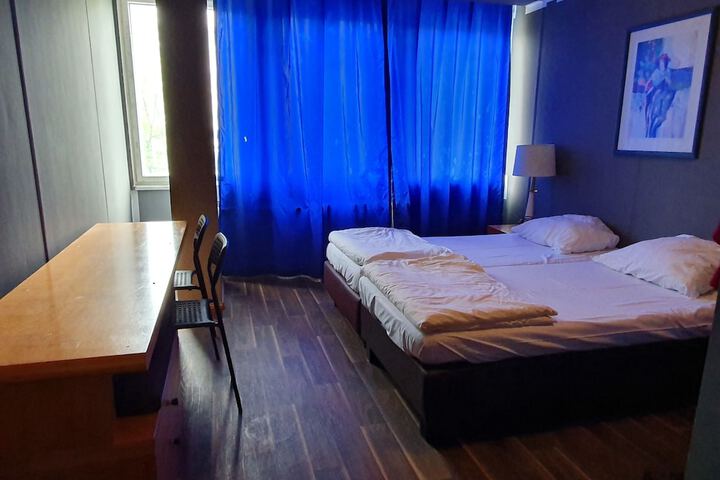Room 13 of 150