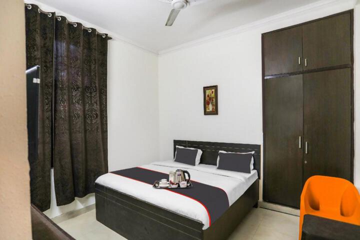 Collection O Metro Inn Homes Near Iskcon Temple Noida