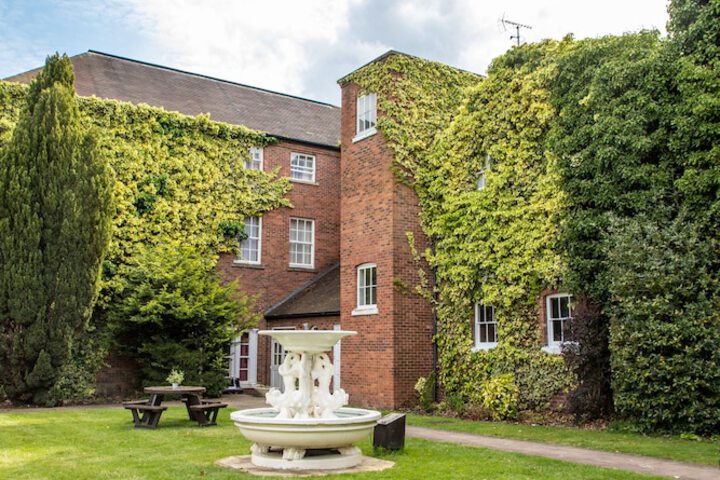 Hotel Exterior 123 of 158