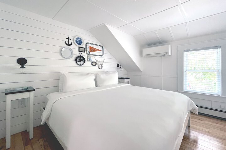 Room 11 of 32