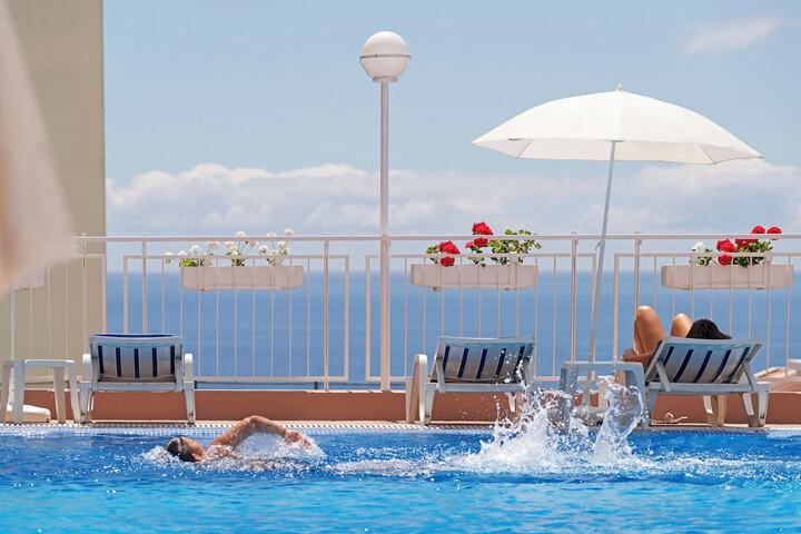 Pool Hotel