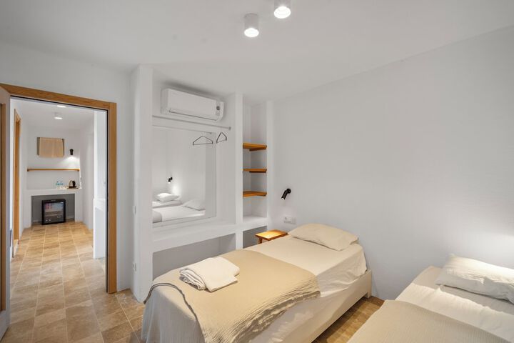 Room 8 of 31