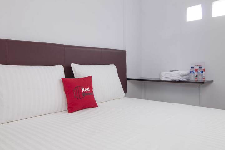 Room 6 of 12