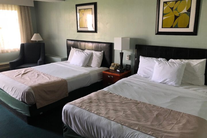 2 Queen Beds (11 of 19)