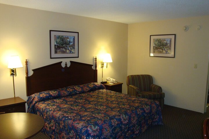 1 King Bed (1 of 7)