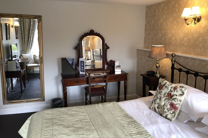 Room 9 of 28