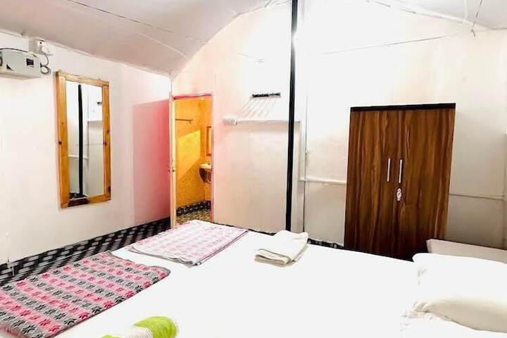 Room 5 of 7