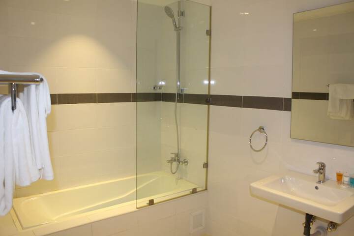 Room 15 of 37