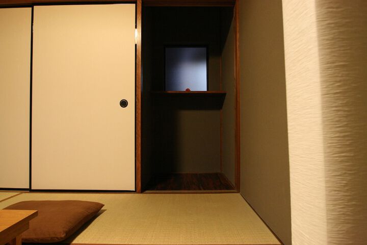 Room 12 of 107