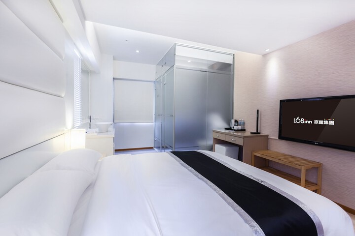 Room 11 of 51