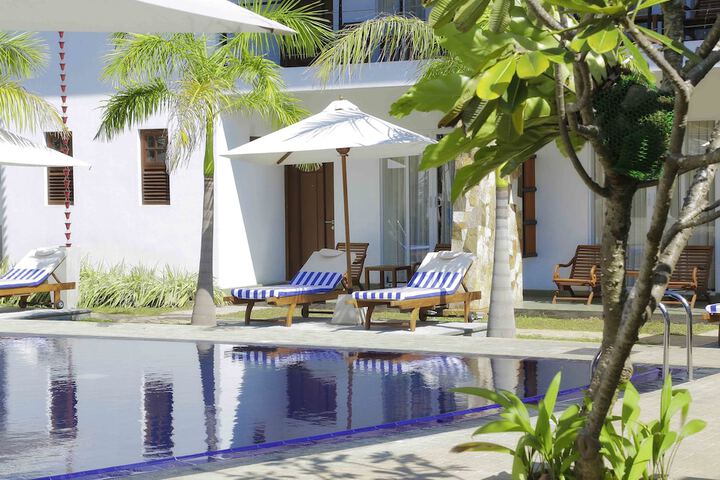 Hotel with Pool