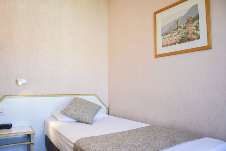 Room 35 of 100