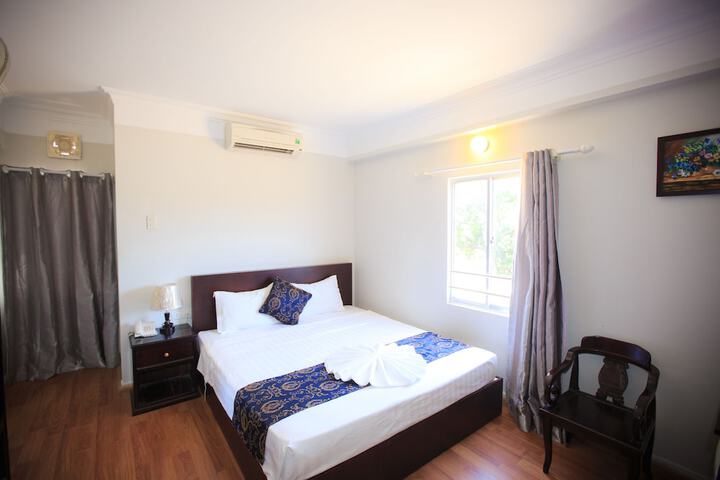 Room 11 of 27