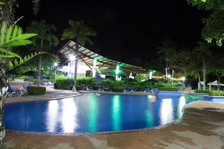 Pool 74 of 100