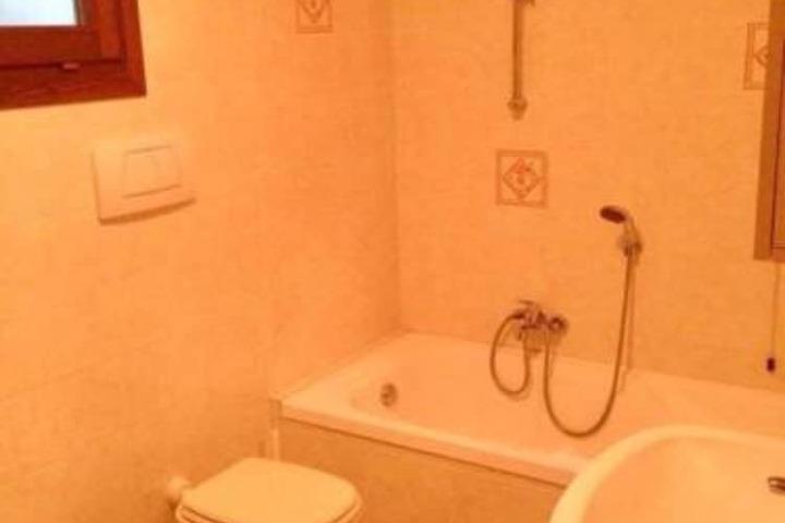 Room 14 of 33
