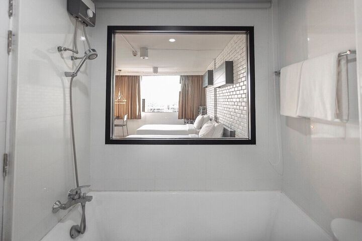 Room 26 of 47