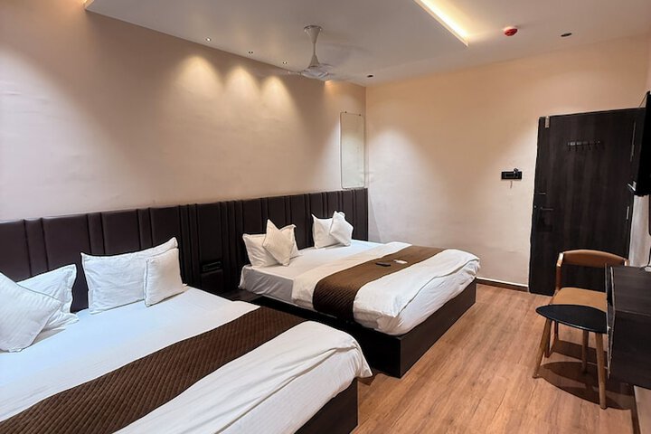 Room 11 of 25