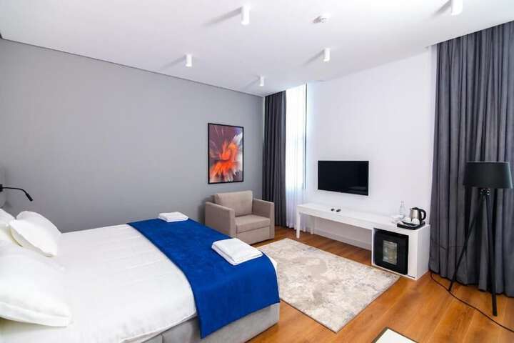 Room 5 of 83