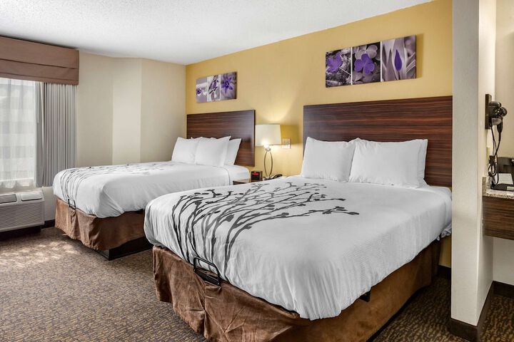 1 Queen Bed (14 of 18)