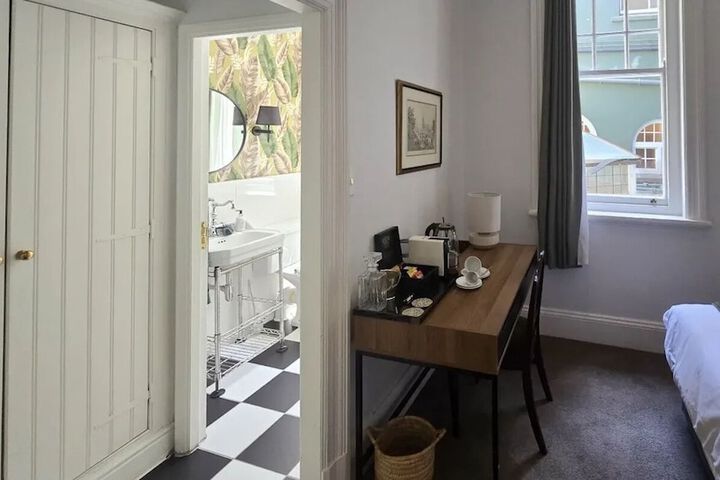Room 6 of 39