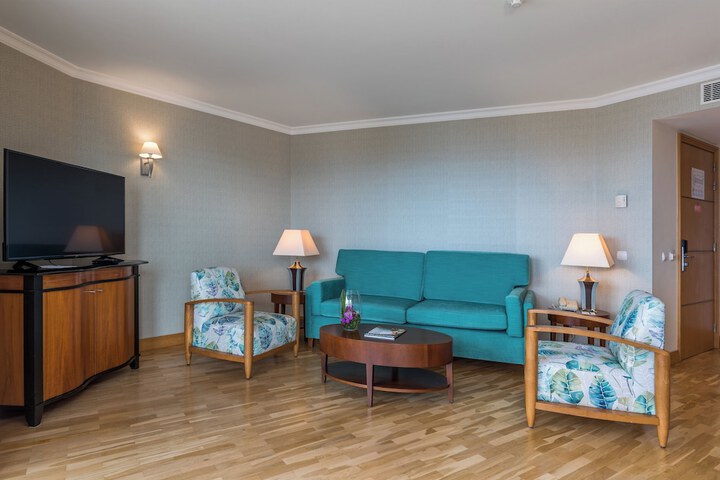 Room 37 of 411