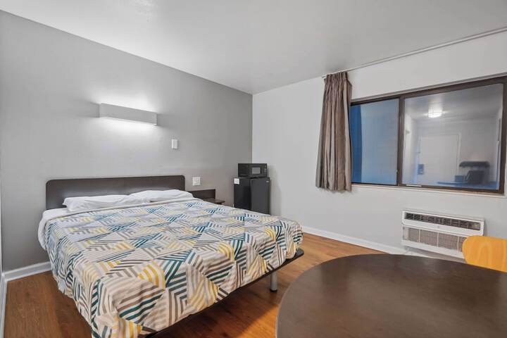 1 Queen Bed (9 of 9)