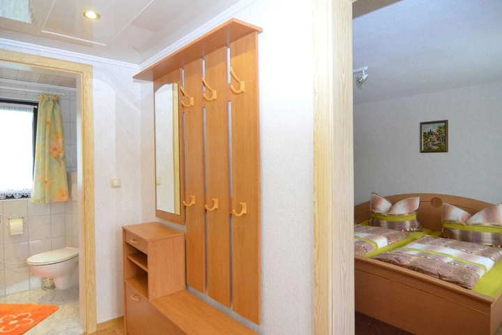 Room 2 of 10