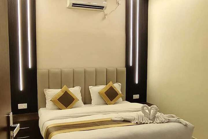 Room 9 of 48