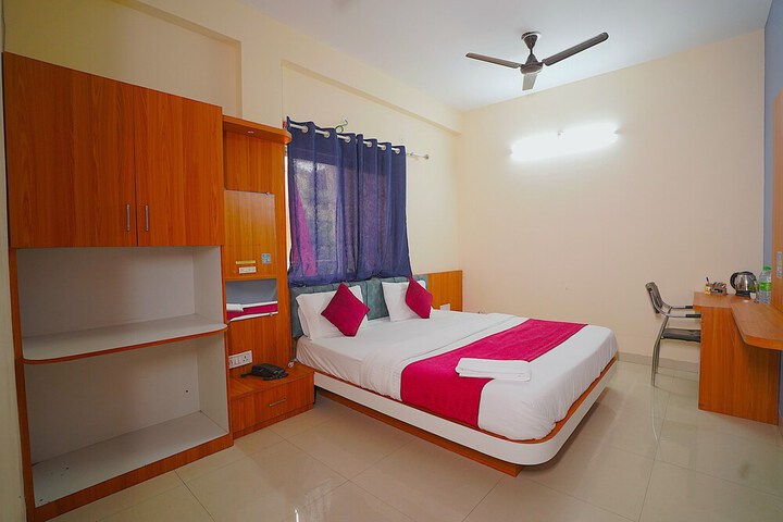 Room 12 of 18