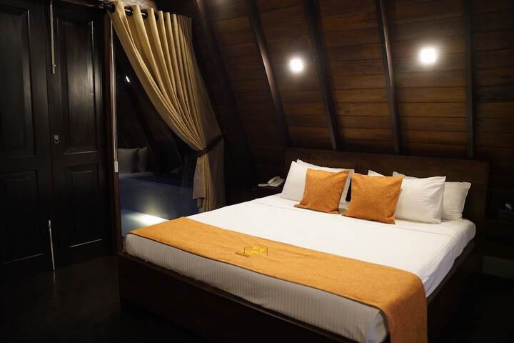 Room 4 of 80