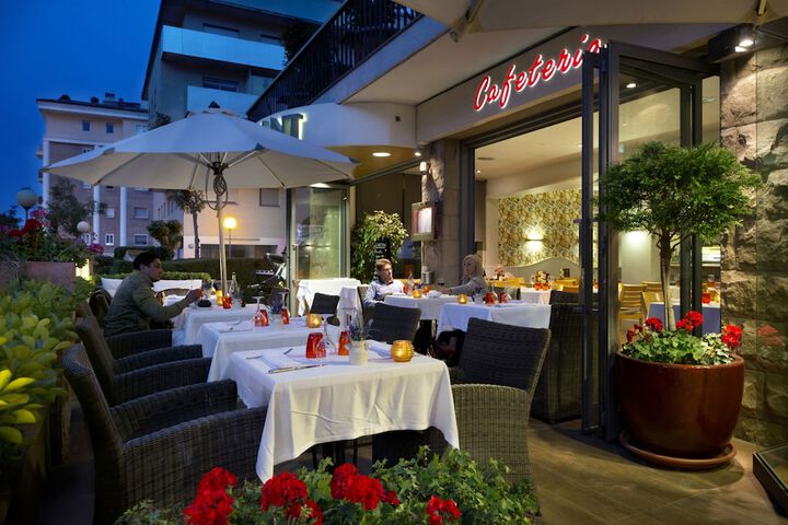 Dining 99 of 108