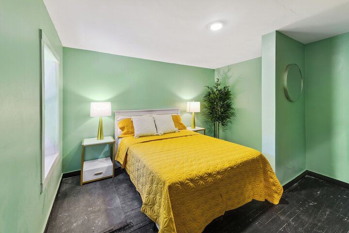 Room 7 of 30